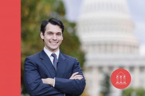 Joven profesional de la Licenciatura en Ciencias Políticas - Licenciaturas en Linea - UAL