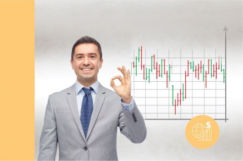 Profesional egresado de la Licenciatura en Economía impartiendo curso - Licenciaturas en Linea - UAL